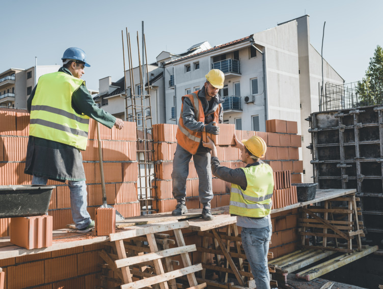 Handwerker auf einer Baustelle