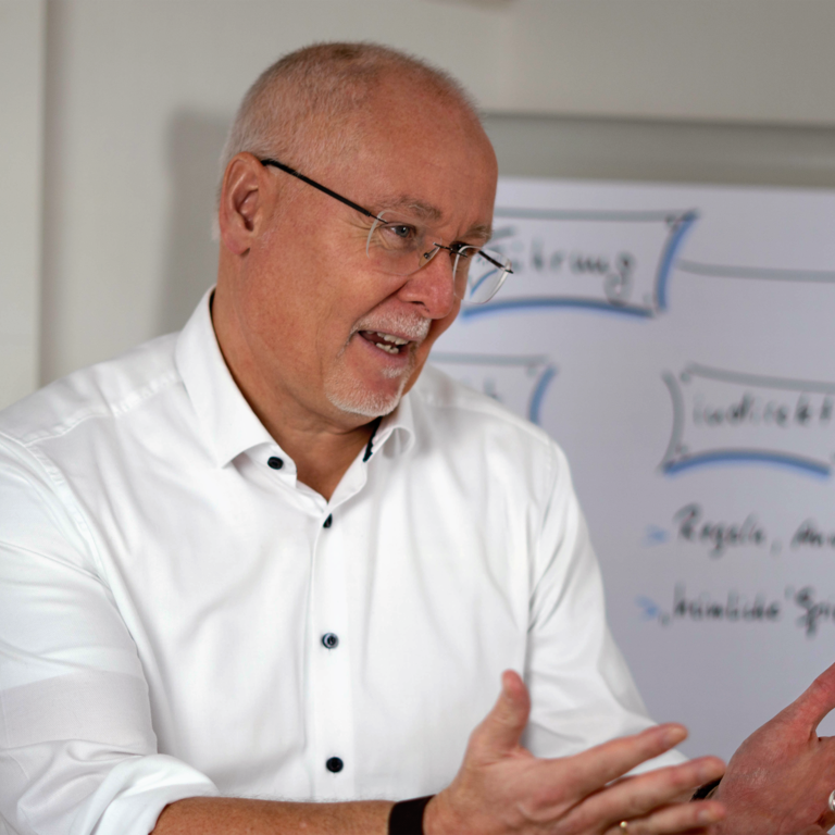 Kay Holm - Host des IKK-Firmenkunden-Podcasts
