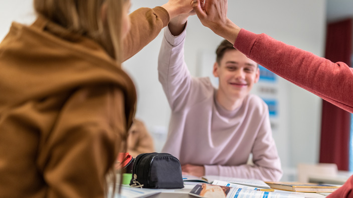 Schülerinnen und Schüler lernen gemeinsam