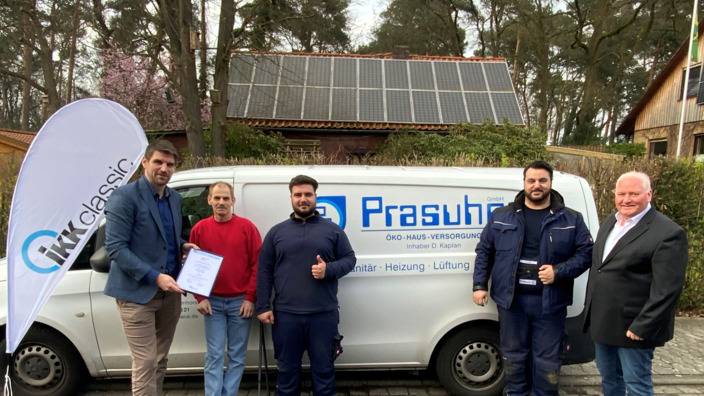 Gruppenfoto zur Urkundenübergabe "Topfit im Handwerk" an Prasuhn GmbH