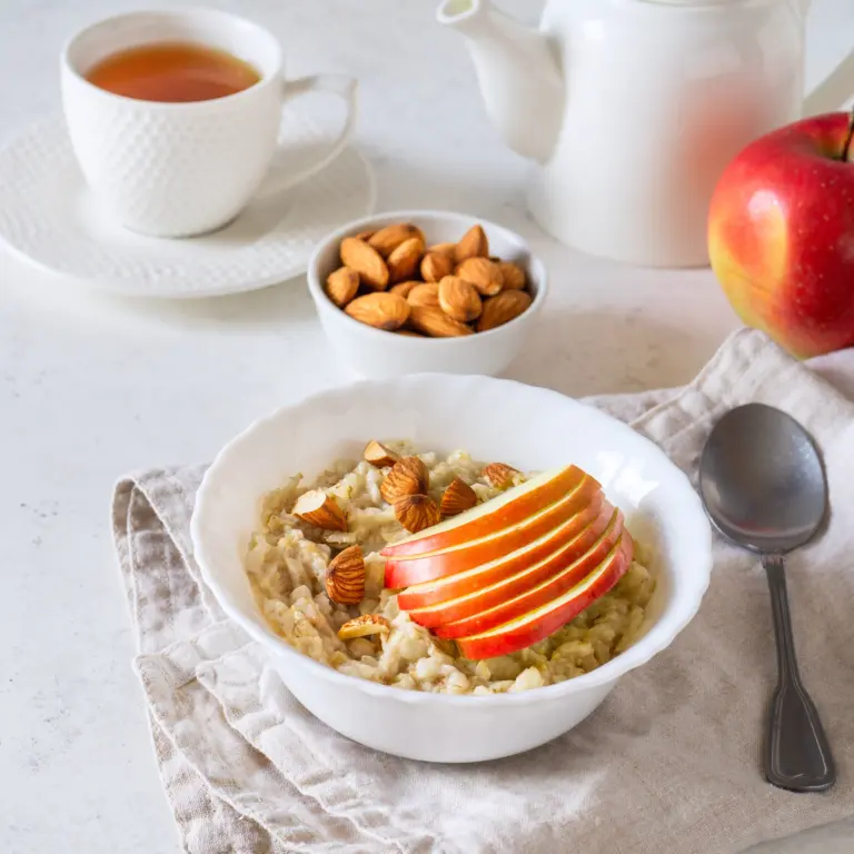 Porridge mit Apfel und Mandeln