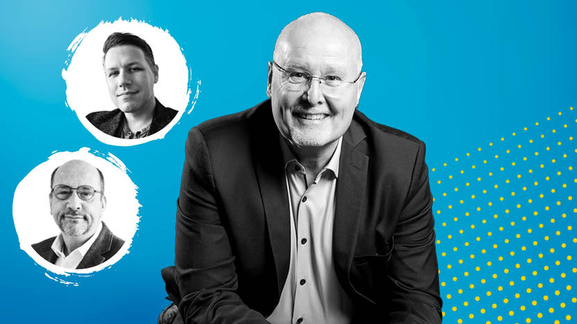 Moderator des IKK-Firmenkunden-Podcasts Kay Holm und seine Gäste von Folge 22 auf blauem Hintergrund