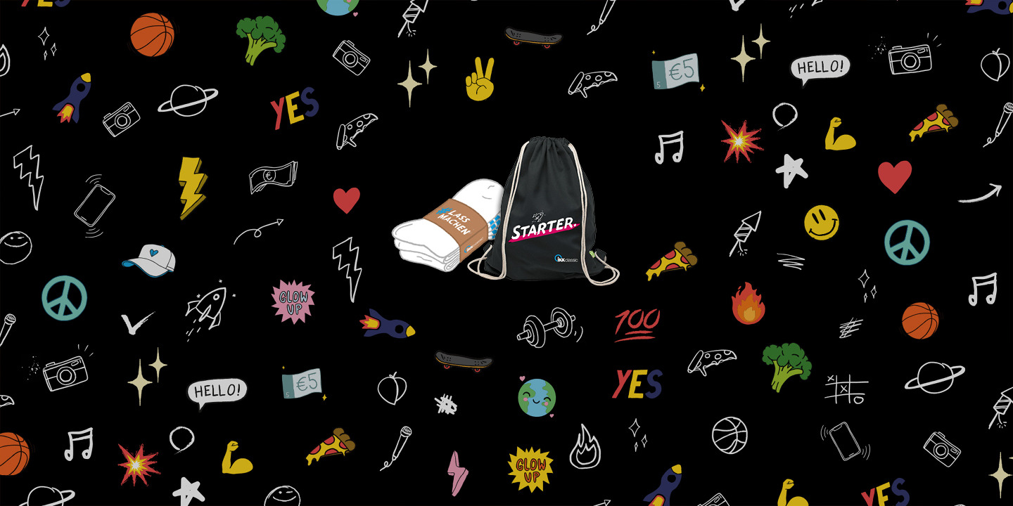 IKK classic Socken und Starterbeutel vor buntem Hintergrund