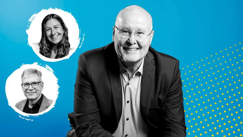 Moderator des IKK-Firmenkunden-Podcasts Kay Holm und seine Gäste von Folge 23 auf blauem Hintergrund