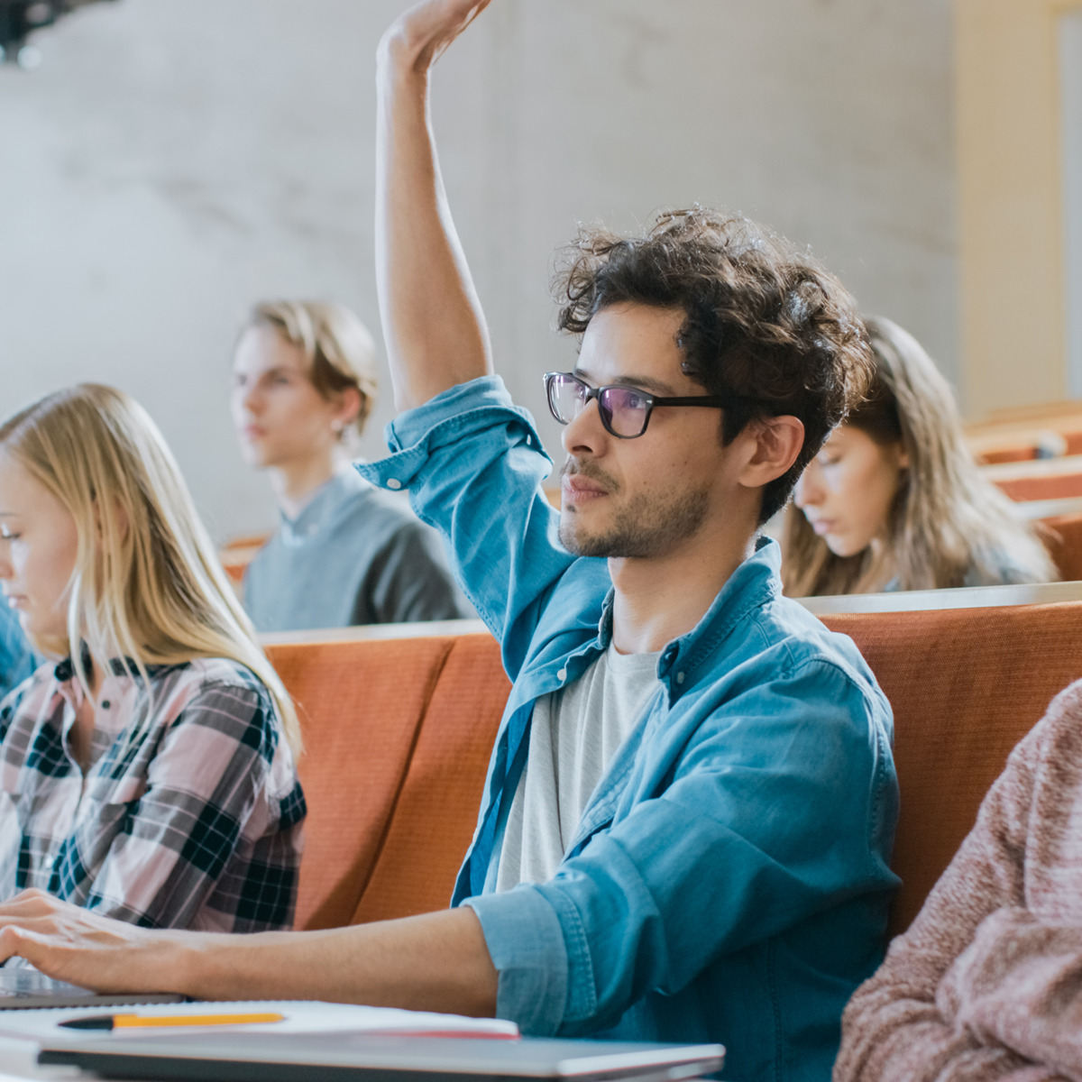 Studierende in einem Hörsaal