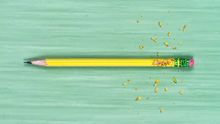 Illustration eines Bleistifts, der kaputtgeht.