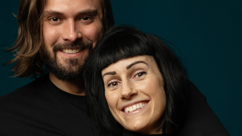 Achim und Verena Sam halten sich im Arm